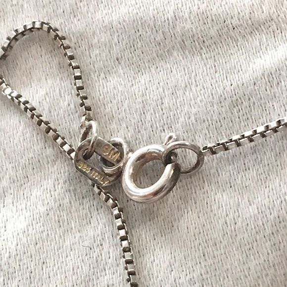 VINTAGE Sterling Silver Lattice Scroll Filigree Pendant on Boxchain Necklace - Picture 2 of 6